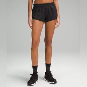 Lululemon Hotty Hot Low-Rise Lined Short 2.5”